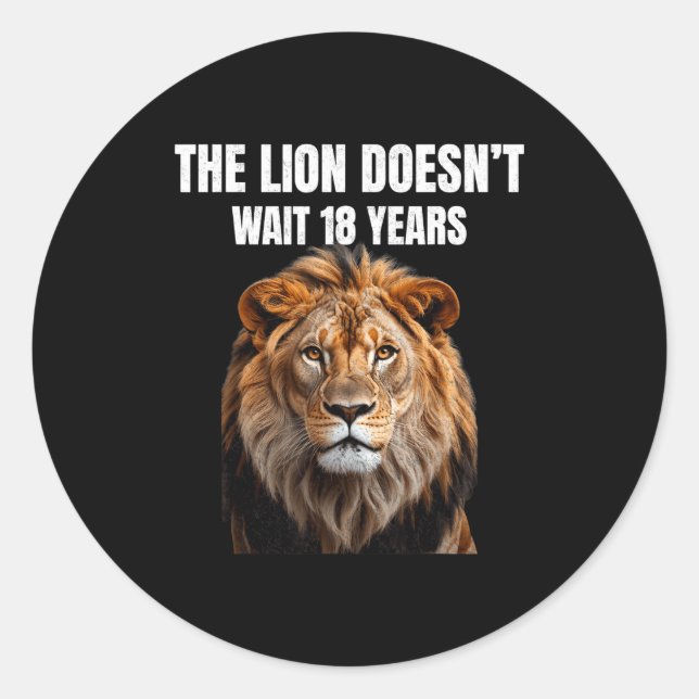 Sticker Rond Funny Quotes The Lion Doesn't Wait 18 Years Men  (Devant)