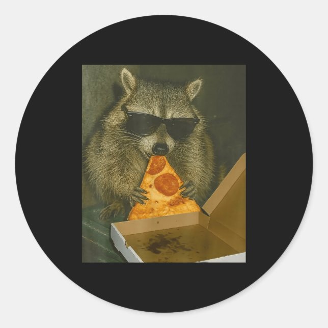 Sticker Rond Funny Raccoon Eating Zza Animal Meme Raccoon  (Devant)