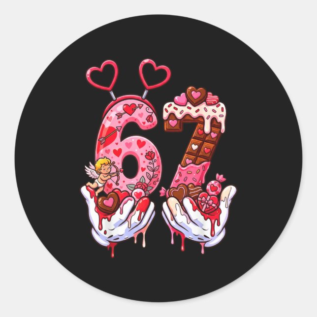 Sticker Rond Funny Valentine's Day 67 Meme Hands Six Seven Cud  (Devant)