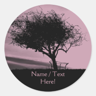 Sticker Rond Glastonbury Hawthorn. Arbre sur Hill. Rose, Noir.