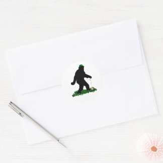 Sticker Rond Gone Squatchin' le jour de la Saint Patrick