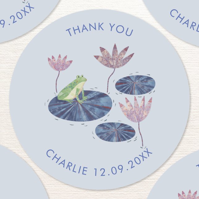 Sticker Rond Grenouille dans un Merci mou d'étang Lily (Cute frog themed personalized party thank you sticker)