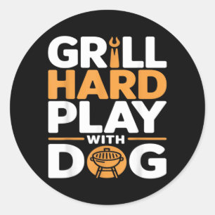 Sticker Rond Grillez Fort Jouez Avec Chien Amateur De Bbq De Ja