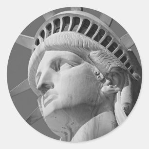 Sticker Rond Gros plan noir et blanc Statue de la Liberté