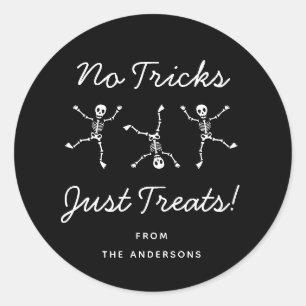 Sticker Rond Halloween noir et blanc main dessinée squelette Ha