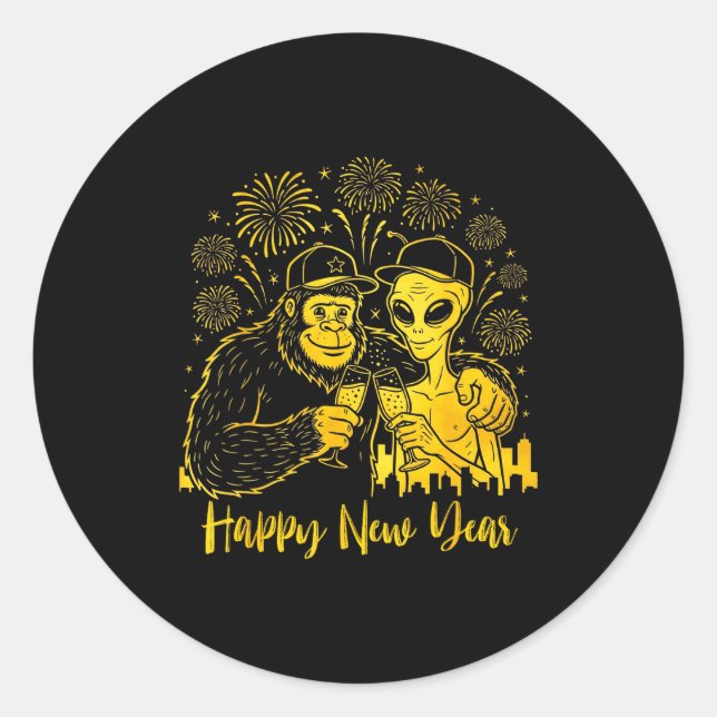 Sticker Rond Happy New Year 2026 Bigfoot Alien Lovers New Years (Devant)