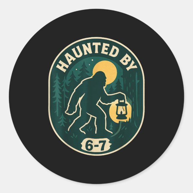Sticker Rond Haunted By 6-7 Bigfoot Lantern Halloween Badge  (Devant)