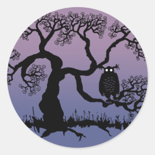 Sticker Rond Hibou éffrayant dans l'arbre