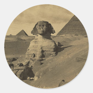 Sticker Rond Hommes et chameaux sur la patte du Sphinx, Pyramid