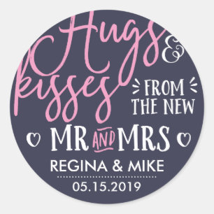 Sticker Rond Hugs and Kisses from The New Mr and Mrs.