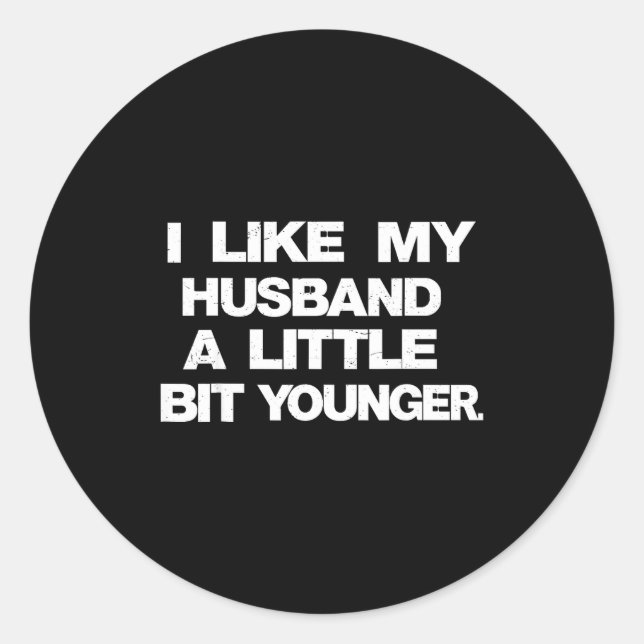 Sticker Rond I Like My Husband A Little Bit Younger Funny Sayin (Devant)