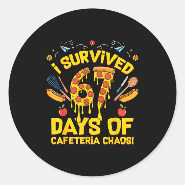 Sticker Rond I Survived 67 Days Of Cafeteria Chaos Funny Lunch  (Devant)