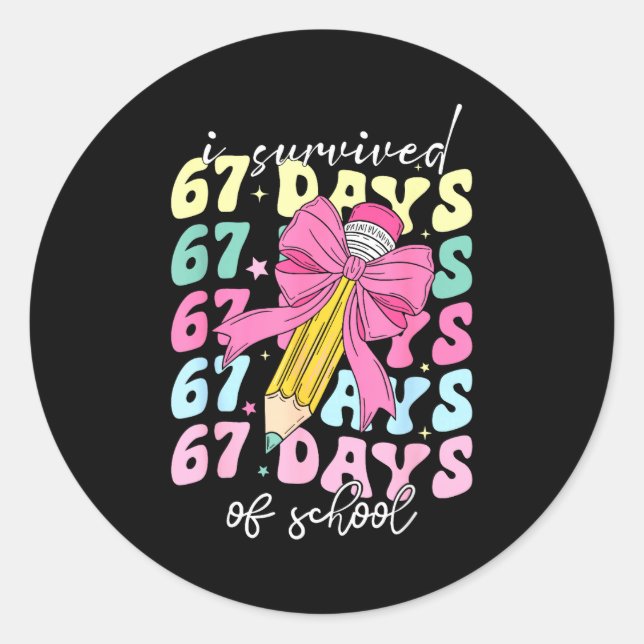 Sticker Rond I Survived 67 Days Of School Coquette Bow Student  (Devant)
