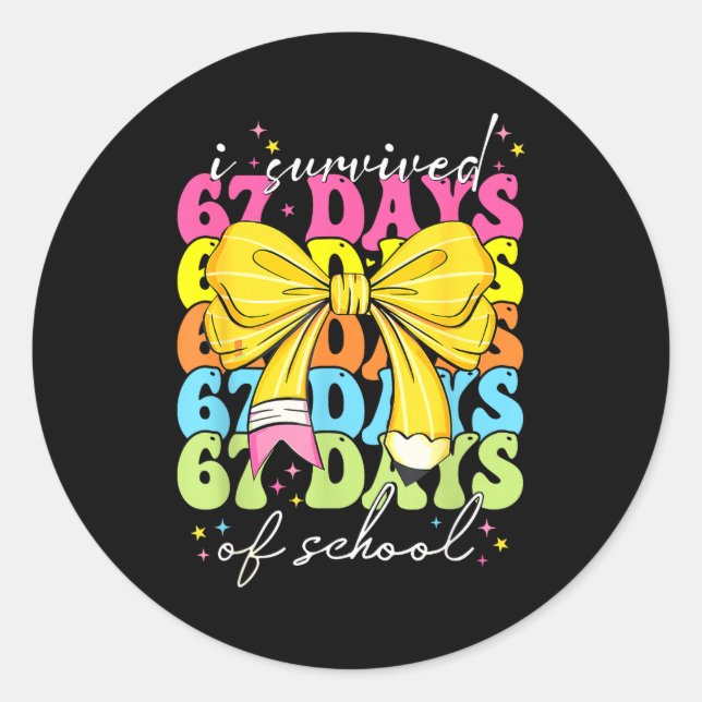 Sticker Rond I Survived 67 Days Of School Coquette Bow Student  (Devant)