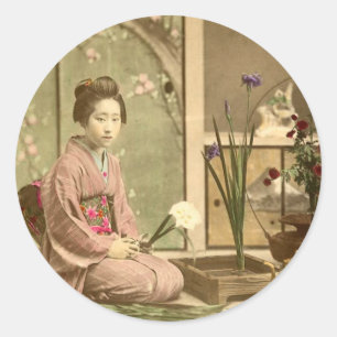Sticker Rond Ikebana - belles filles de kimono arrangeant des