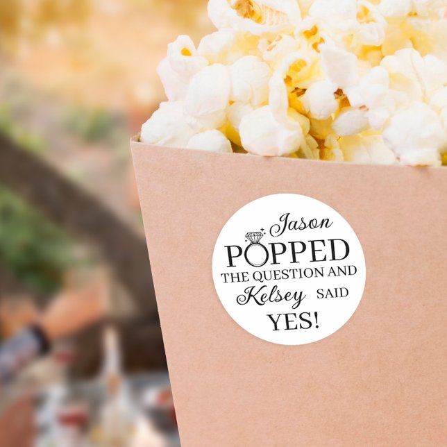 Sticker Rond Il a mis en avant la question Fiançailles Popcorn  (Créateur téléchargé)