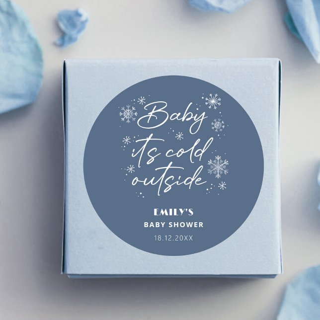 Sticker Rond Il fait froid à l'extérieur du baby shower bleu (Créateur téléchargé)