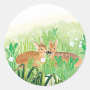 Sticker Rond Illustration de jeunes cerfs dans une herbe haute 