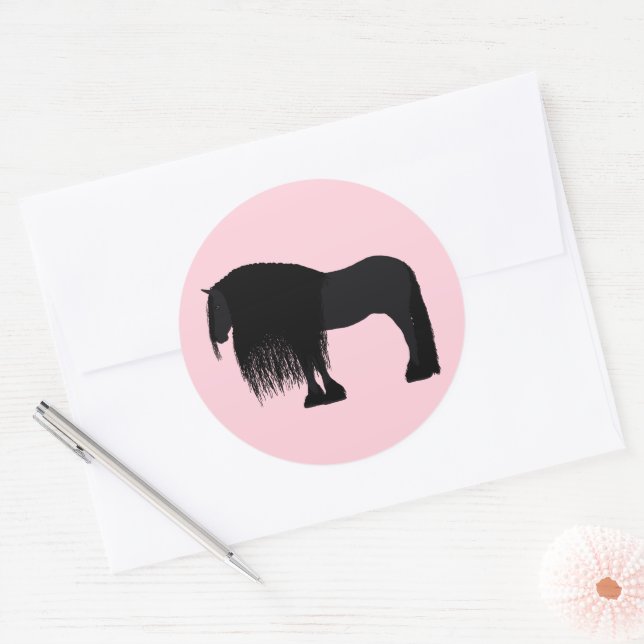 Sticker Rond Illustration du cheval friésien moderne rose (Enveloppe)