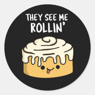 Sticker Rond Ils Me Voient Rollin Funny Cinnamon Roll Pun Dark 