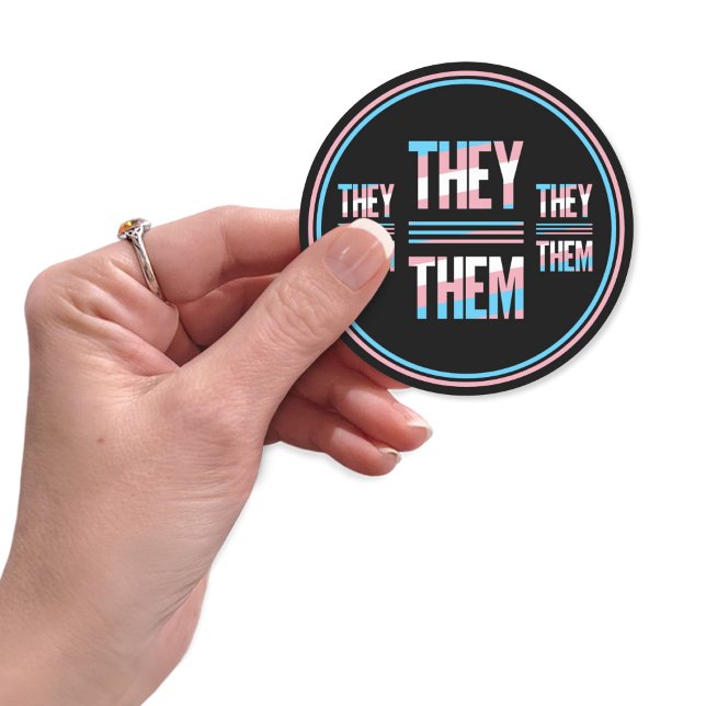 Sticker Rond Ils Ont Des Couleurs De Drapeau Trans (Créateur téléchargé)