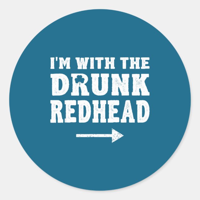 Sticker Rond I'm With The Drunk Redhead Funny St Patricks Day  (Devant)