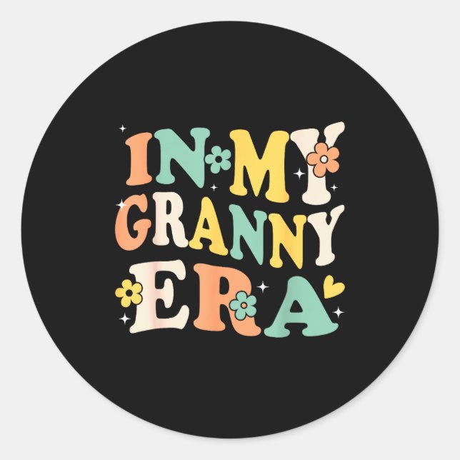 Sticker Rond In My Granny Era Funny Sarcastic Groovy Retro Moth (Devant)