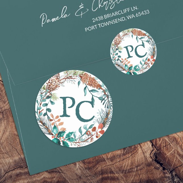 Sticker Rond Initiales de la couronne d'Eucalyptus Pinecone en  (winter wedding favor sticker envelope seal terracotta brown green monogram couples initials )