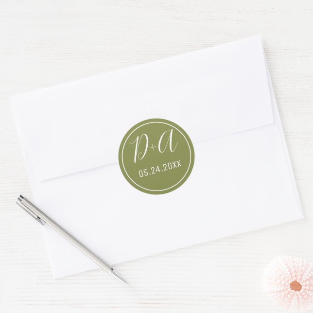 Sticker Rond Initiales simples et élégantes mariage vert olive (Enveloppe)