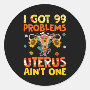 Sticker Rond J'ai 99 problèmes mais un utérus n'en est pas un h
