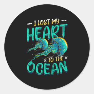 Sticker Rond J'ai perdu mon cœur pour la méduse de l'océan 