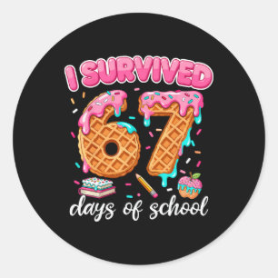 Sticker Rond J'ai survécu 67 jours d'école 6 7 enseignants élèv