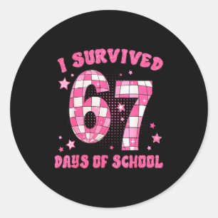 Sticker Rond J'ai survécu 67 jours d'école drôle 6 7 mème ensei