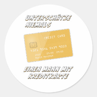 STICKER ROND JAMAIS SOUS-ESTIMER UN HOMME AVEC UNE CARTE DE CRÉ