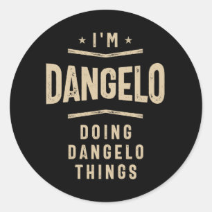 Sticker Rond Je suis Dangelo à faire des choses dangereuses