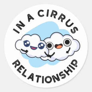 Sticker Rond Je suis dans une relation cirrus drôle Cloud Pun
