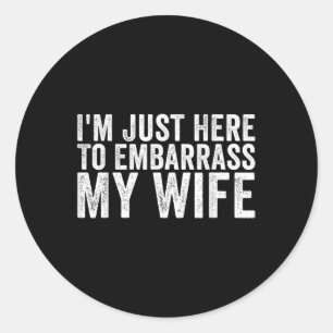 Sticker Rond Je Suis Juste Ici Pour Embarquer Ma Femme Amusante
