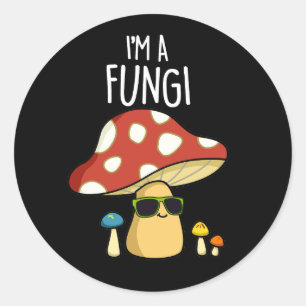 Sticker Rond Je suis un champignon Funny Mushroom Pun Dark BG
