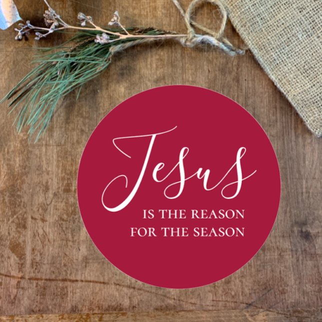 Sticker Rond Jésus est la raison de la saison Noël rouge (Jesus is the reason for the season Christmas sticker. Vibrant red with custom elegant modern script.)