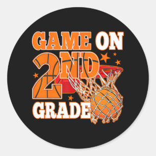 Sticker Rond Jeu De Garçons Sur Basketball De 2E Année Retour À