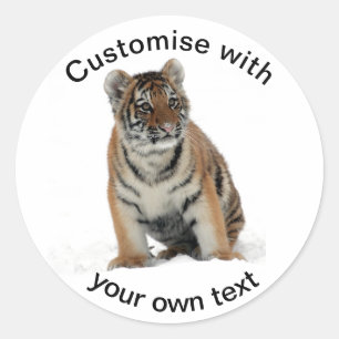 Sticker Rond Jeune tigre dans la neige Texte personnalisé