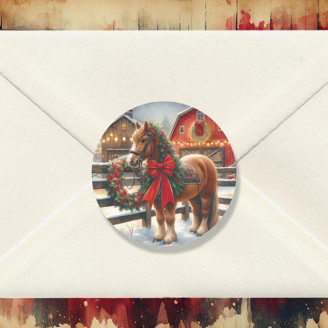 Sticker Rond Joli Cheval de Noël sur une ferme festive (Créateur téléchargé)
