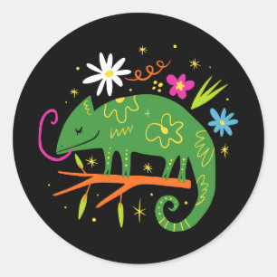 Sticker Rond joli personnage de bébé camelon vert et décalé.