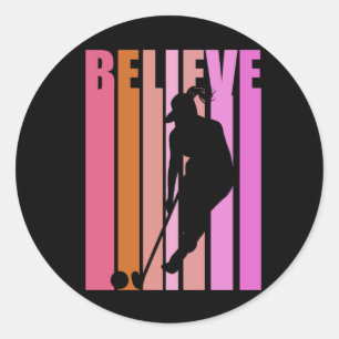 Sticker Rond Joueuse de hockey féminin Équipe de tournage Retro