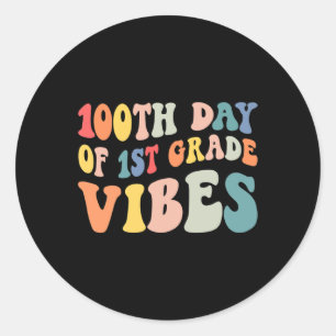 Sticker Rond Jour De Vibes De Première Année Retro Enseignant H
