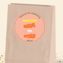 Joyeuse fête d'anniversaire de dinosaure coloré mi