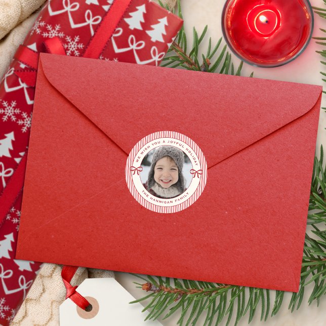 Sticker Rond Joyeux Holiday Red Bow and Stripes Photo personnal (Créateur téléchargé)