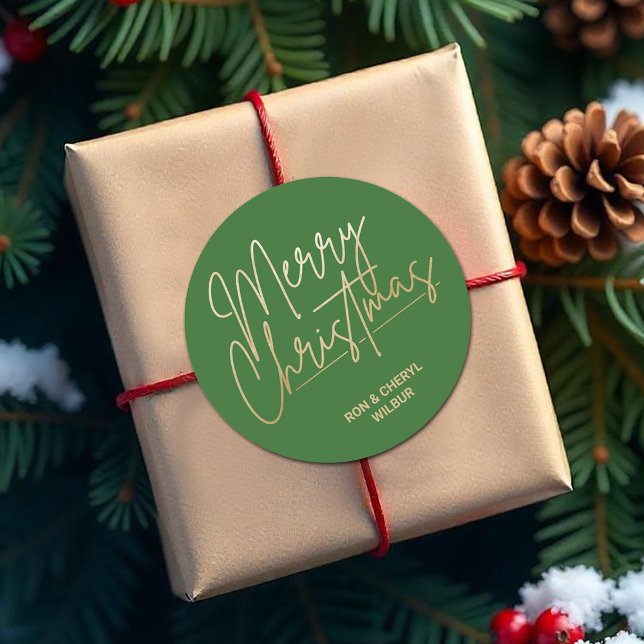 Sticker Rond Joyeux Noël Gold Script sur Vert (Merry Christmas in gold script on green 3" round stickers)