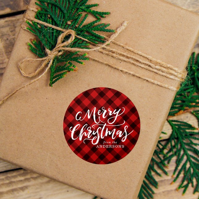 Sticker Rond Joyeux Noël rustique Script Rouge Plaid (Créateur téléchargé)