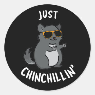 Sticker Rond Juste Chin-Chillin Funny Chinchilla Pun Dark BG
